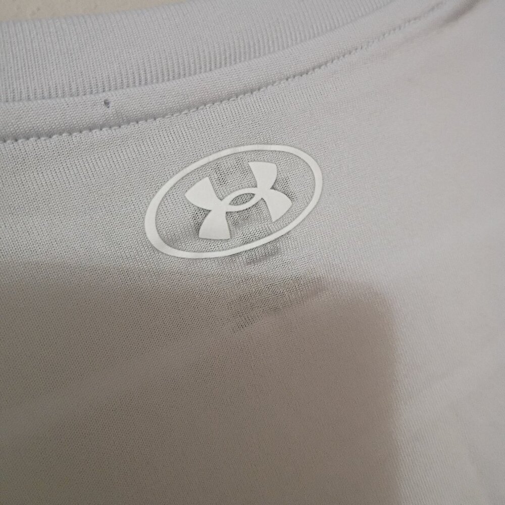 Under Armour v-neck T-shirt - Picture 4 of 5